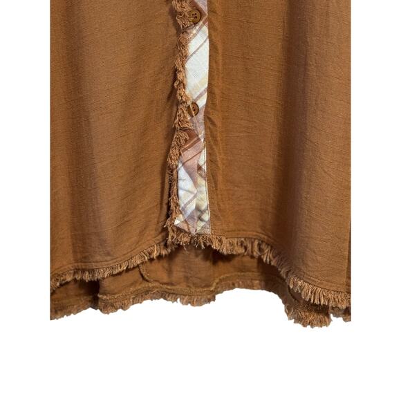 Umgee camel plaid linen top with unfinished frayed hem, front & back size medium - Picture 7 of 11